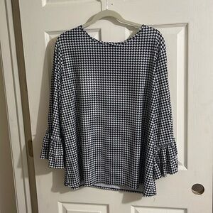 Cute ruffled sleeved top!